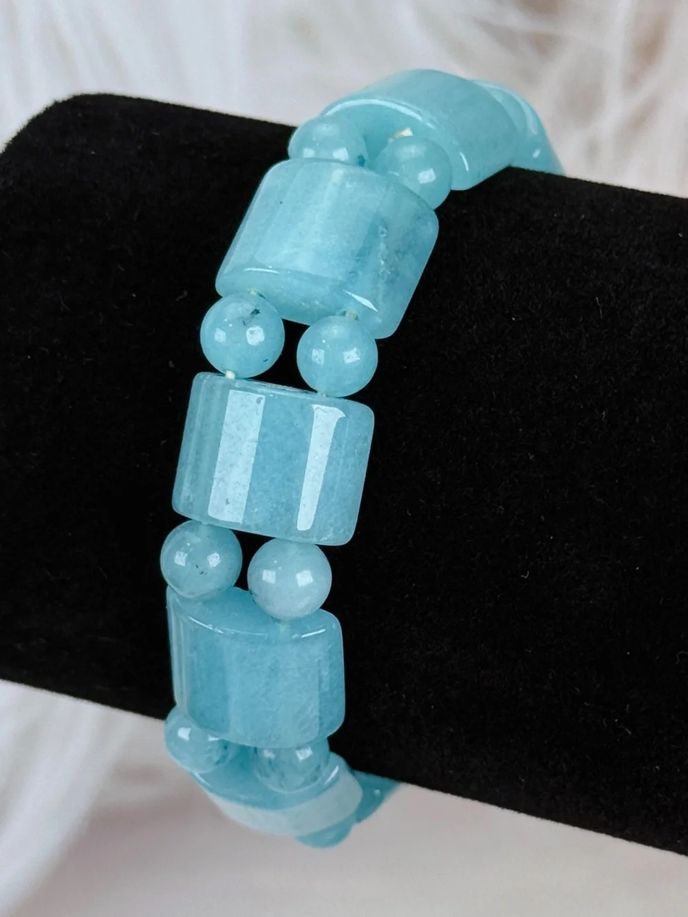 Gorgeous, weighted blue stone stretch costume bracelet